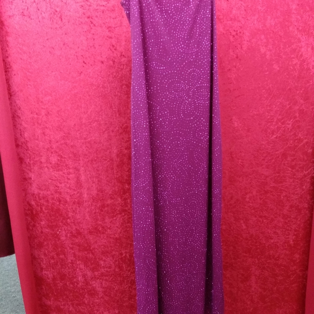 Dresses - Picture 2 of 3